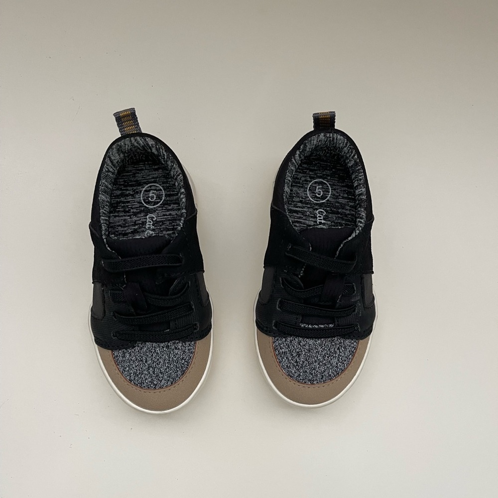 Brand new Cat & jack boys shoes size 5